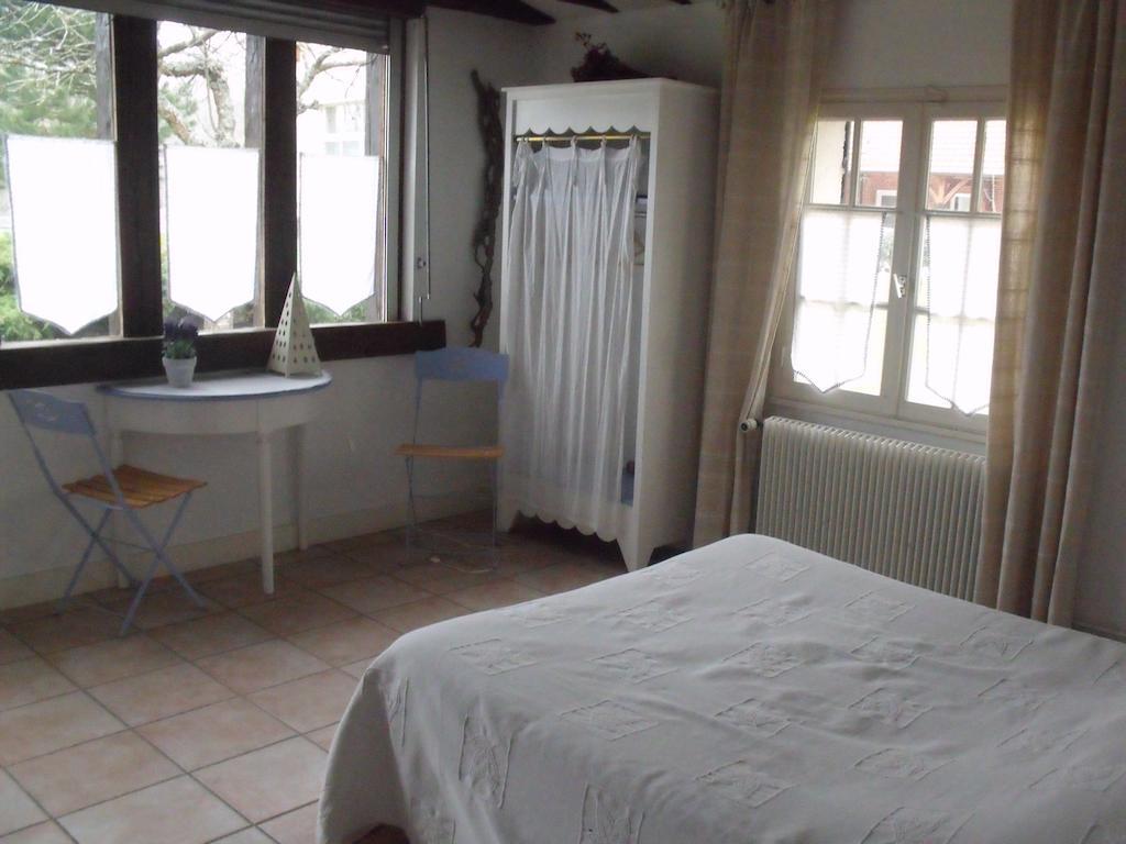 Althaea Bed & Breakfast La Ferte-Saint-Cyr Room photo